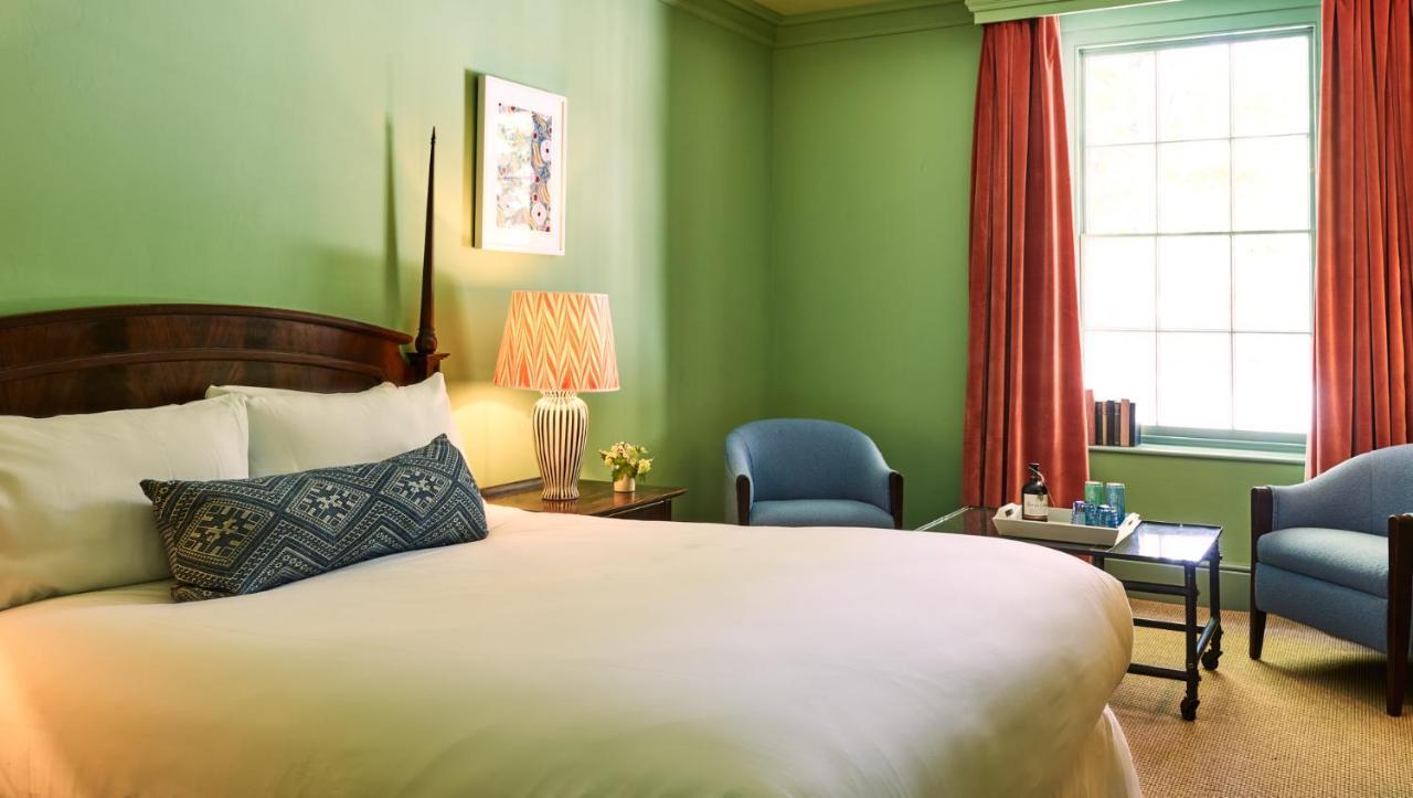 The Mitre, Hampton Court Hotell Kingston upon Thames  Eksteriør bilde A room at the Hotel Commonwealth