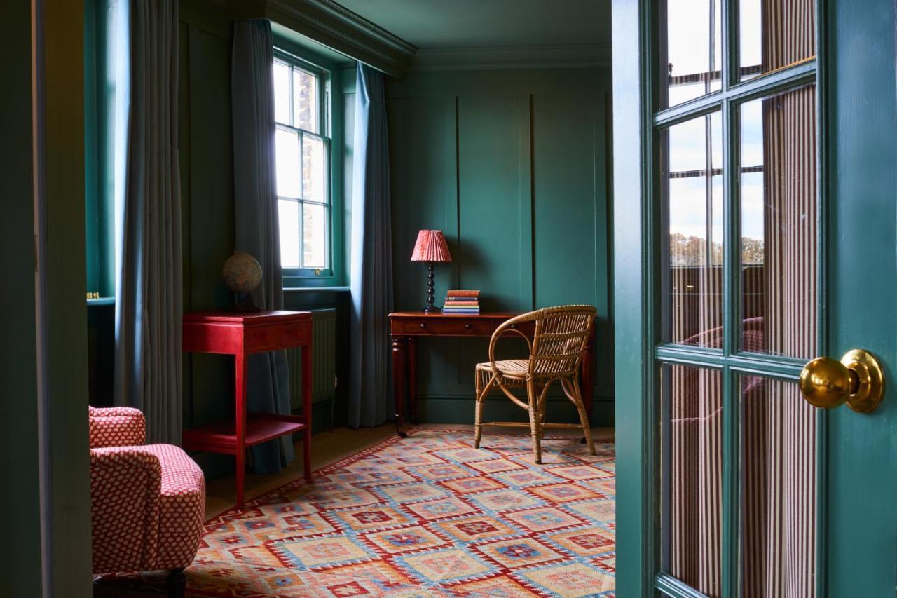 The Mitre, Hampton Court Hotell Kingston upon Thames  Eksteriør bilde The study