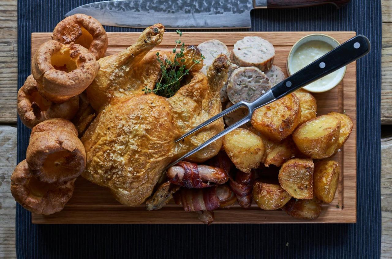 The Mitre, Hampton Court Hotell Kingston upon Thames  Eksteriør bilde Sunday roast