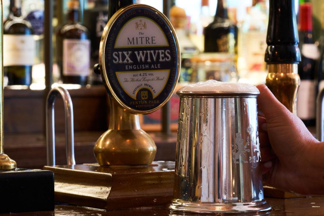 The Mitre, Hampton Court Hotell Kingston upon Thames  Eksteriør bilde Mitre Six Wives