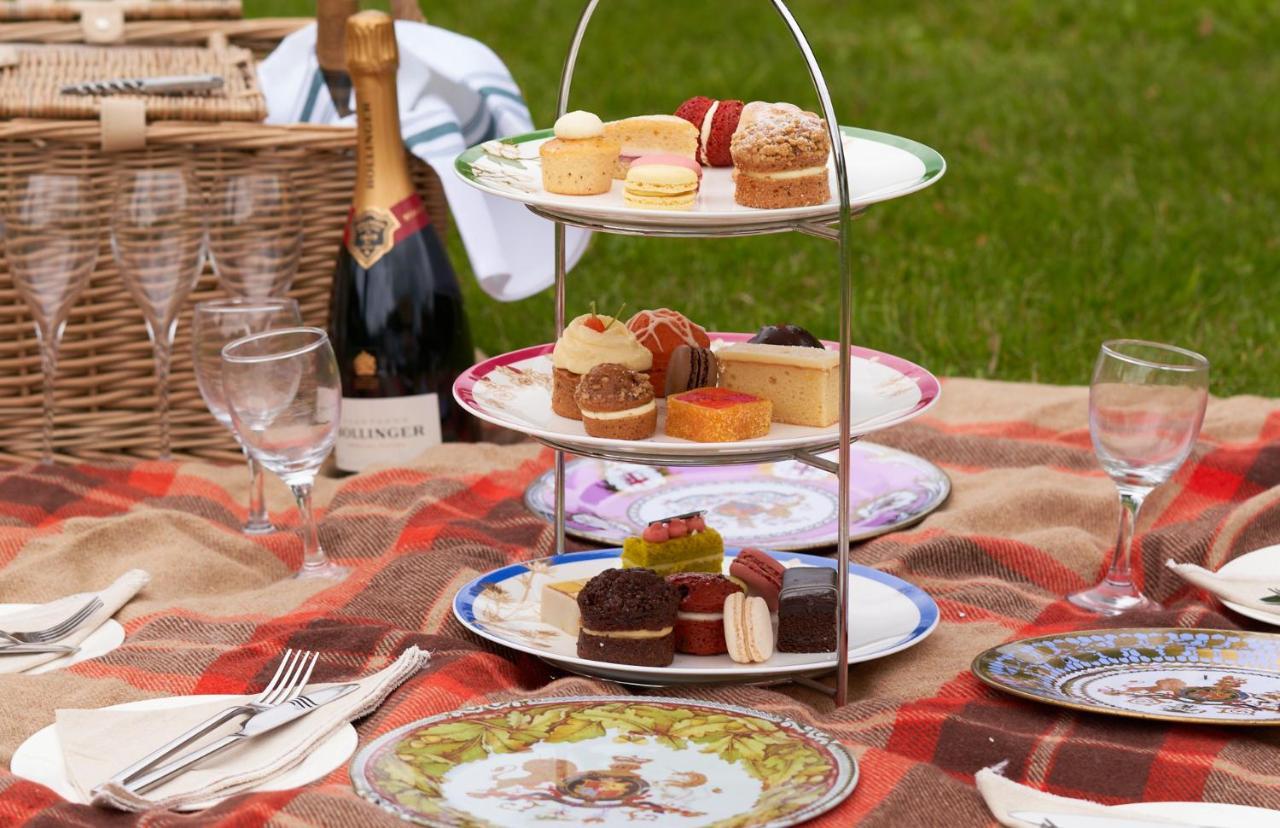 The Mitre, Hampton Court Hotell Kingston upon Thames  Eksteriør bilde A picnic