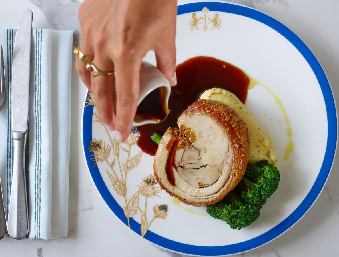The Mitre, Hampton Court Hotell Kingston upon Thames  Eksteriør bilde A pork tenderloin being served