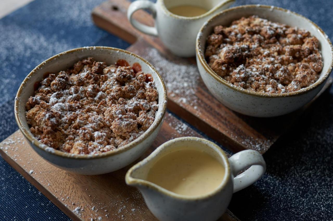The Mitre, Hampton Court Hotell Kingston upon Thames  Eksteriør bilde Apple and plum crumble
