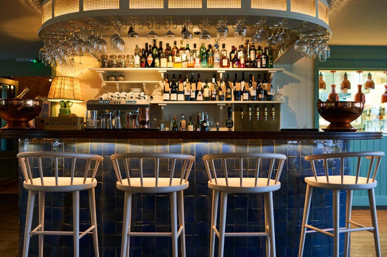 The Mitre, Hampton Court Hotell Kingston upon Thames  Eksteriør bilde The bar at the River Café