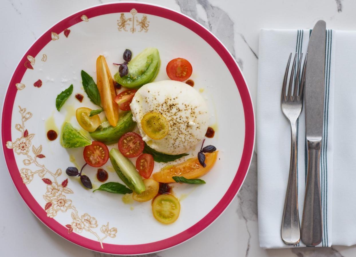 The Mitre, Hampton Court Hotell Kingston upon Thames  Eksteriør bilde Buratta