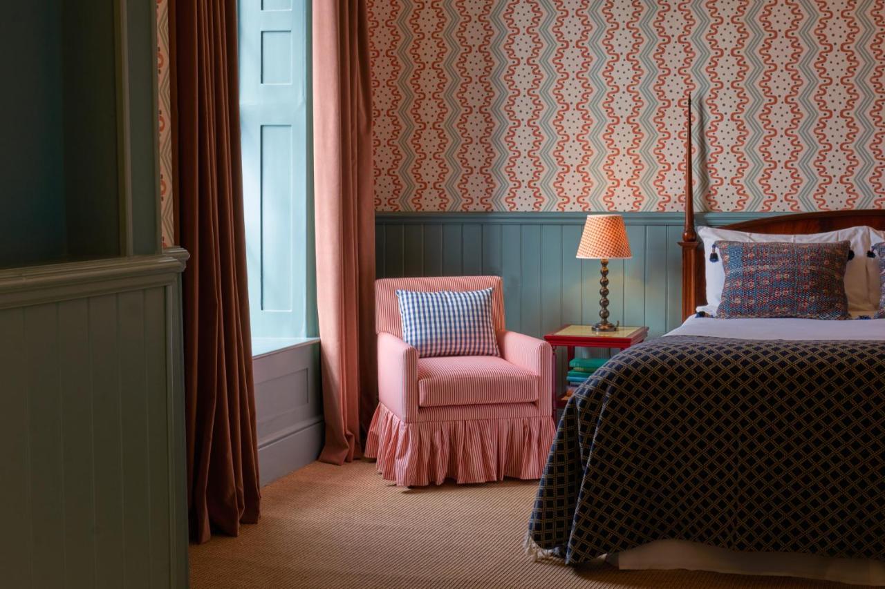 The Mitre, Hampton Court Hotell Kingston upon Thames  Eksteriør bilde A bedroom at The Mitre