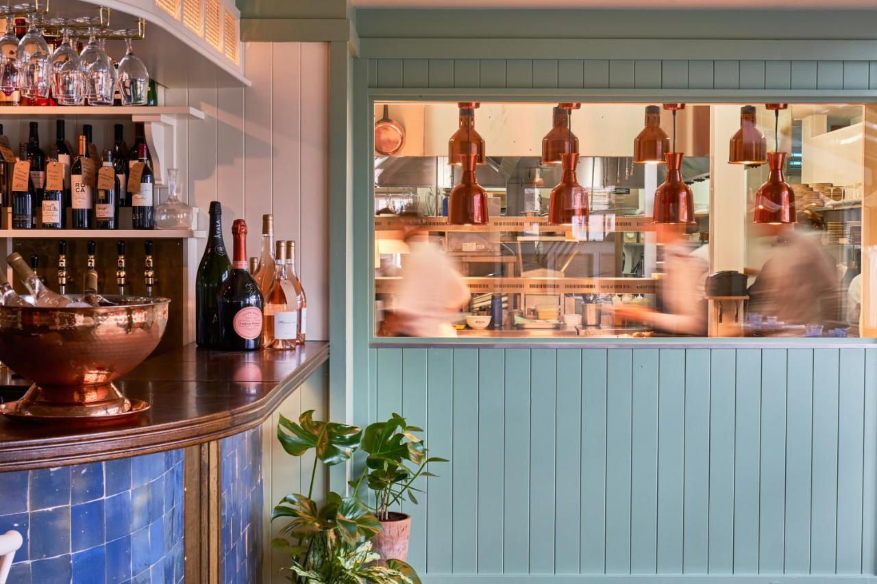 The Mitre, Hampton Court Hotell Kingston upon Thames  Eksteriør bilde The Pass at The Pig