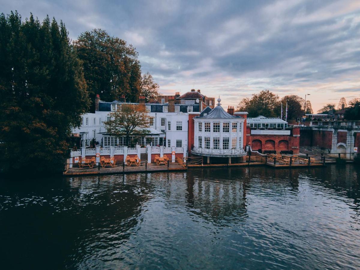 The Mitre, Hampton Court Hotell Kingston upon Thames  Eksteriør bilde The River Wey in Guildford