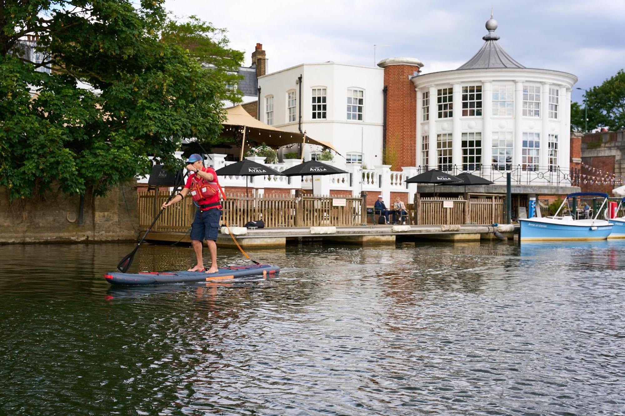 The Mitre, Hampton Court Hotell Kingston upon Thames  Eksteriør bilde Stand Up Paddle Boarding on the River Wey