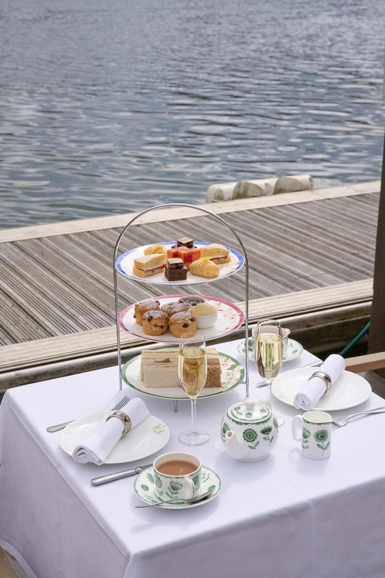 The Mitre, Hampton Court Hotell Kingston upon Thames  Eksteriør bilde Afternoon tea at the InterContinental Sydney