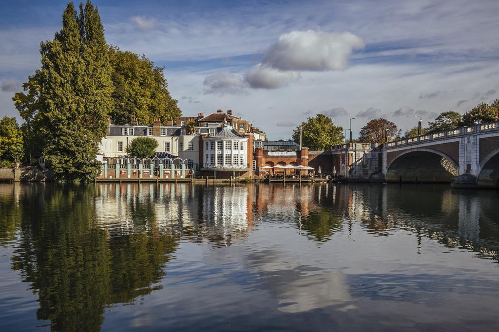 The Mitre, Hampton Court Hotell Kingston upon Thames  Eksteriør bilde The River Wey at Farnham